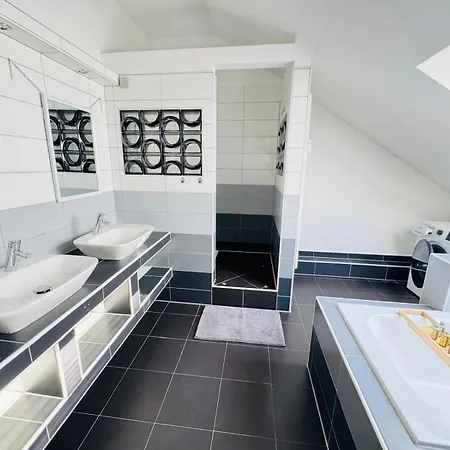 23-schoener Wohnen, Grosses Fuer 5-6 Personen In Super Lage Duisburgo