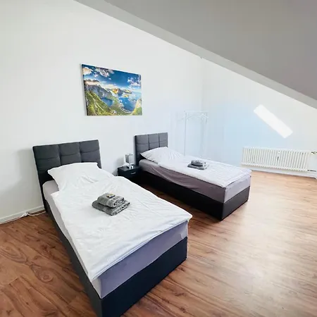 23-schoener Wohnen, Grosses Fuer 5-6 Personen In Super Lage *