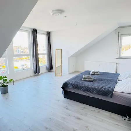 23-schoener Wohnen, Grosses Fuer 5-6 Personen In Super Lage