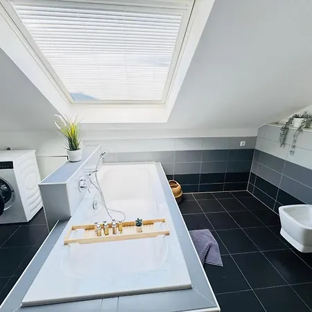 Appartamento 23-schoener Wohnen, Grosses Fuer 5-6 Personen In Super Lage *