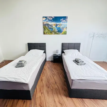 23-schoener Wohnen, Grosses Fuer 5-6 Personen In Super Lage *