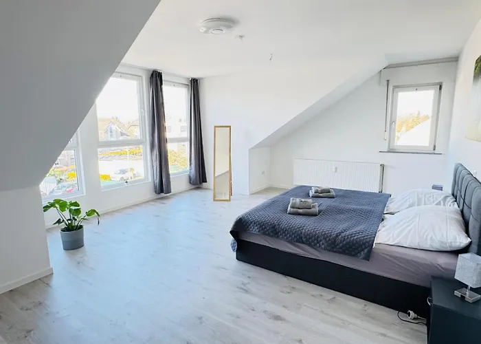 23-schoener Wohnen, Grosses Fuer 5-6 Personen In Super Lage