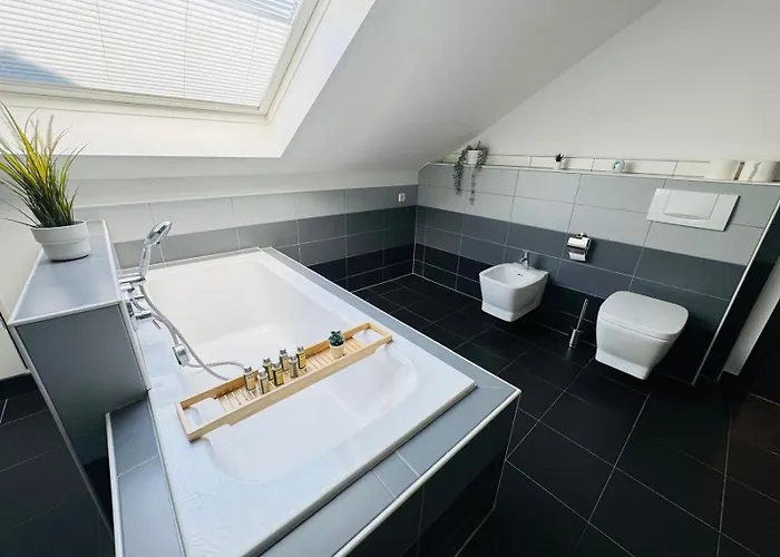 23-schoener Wohnen, Grosses Fuer 5-6 Personen In Super Lage *