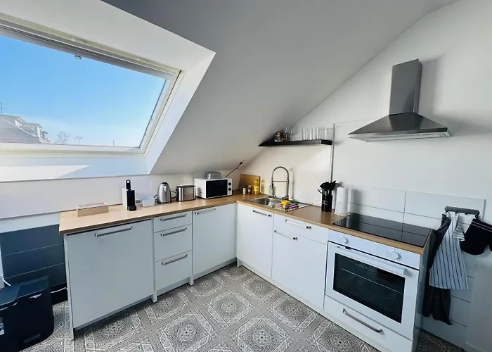 23-schoener Wohnen, Grosses Fuer 5-6 Personen In Super Lage